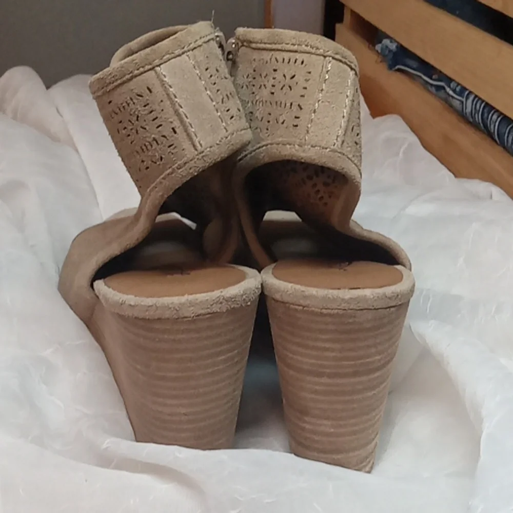 Lucky brand wedges size 8